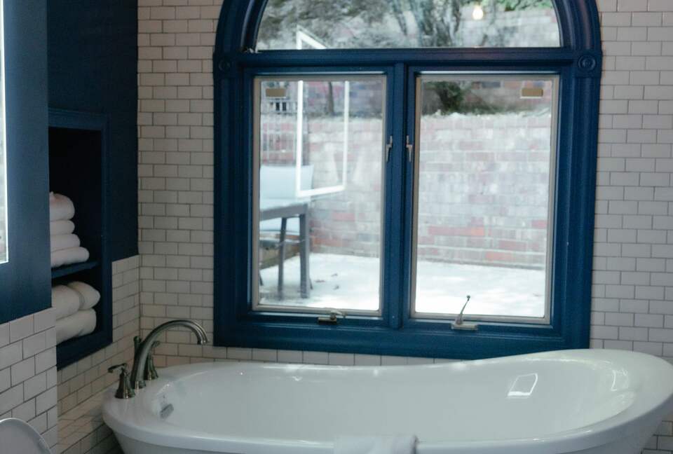 Expansive Hideaway in the Heart of Shelby - Shelby, North Carolina