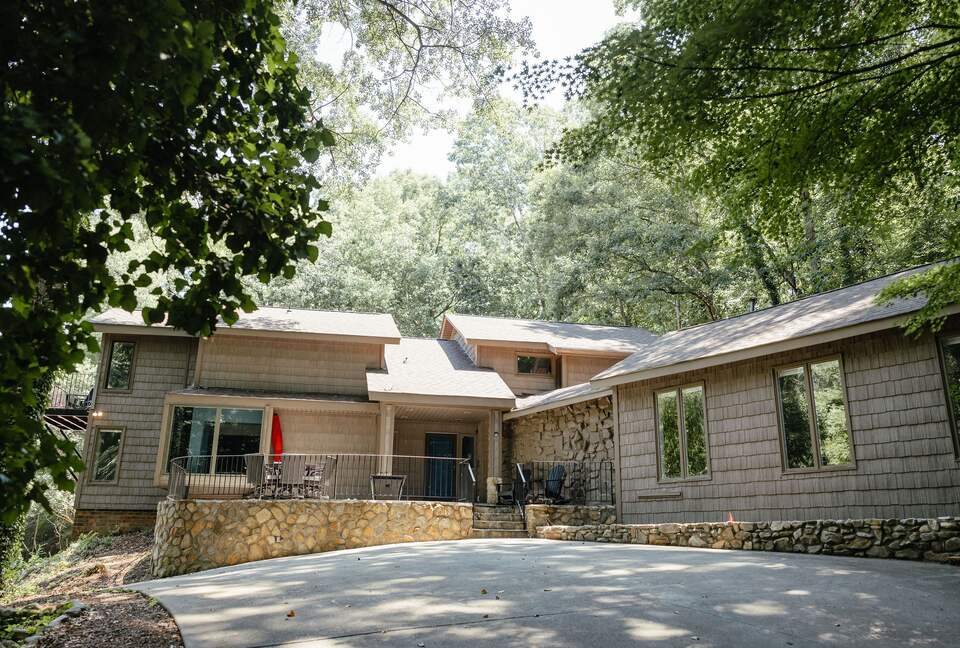 Expansive Hideaway in the Heart of Shelby - Shelby, North Carolina