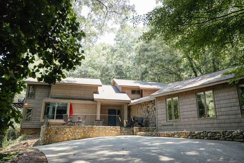 Expansive Hideaway in the Heart of Shelby - Shelby, North Carolina