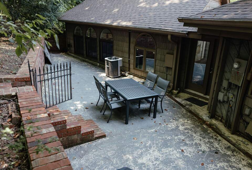 Expansive Hideaway in the Heart of Shelby - Shelby, North Carolina