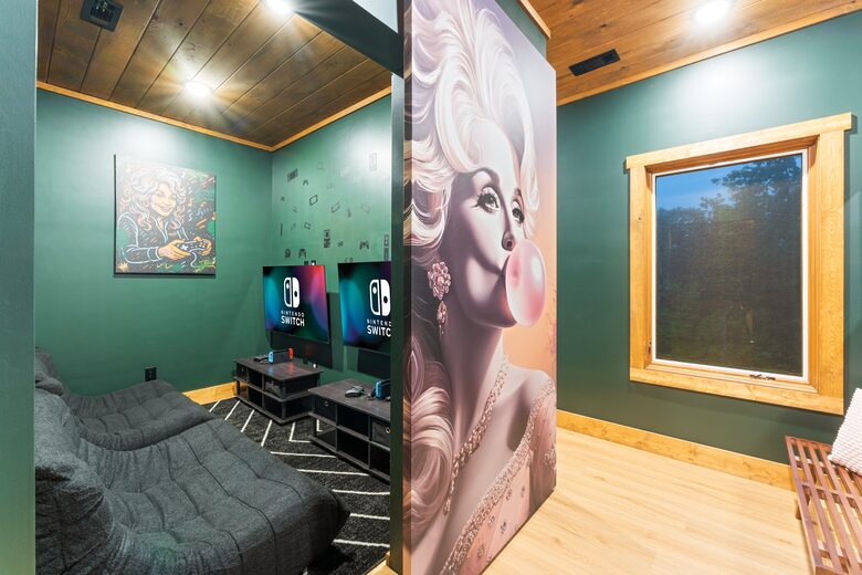 Rhinestone Retreat | A Stylish Mountain Escape Inspired by Dolly - Gatlinburg, Tennessee