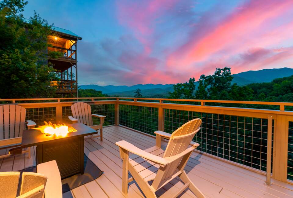 Rhinestone Retreat | A Stylish Mountain Escape Inspired by Dolly - Gatlinburg, Tennessee
