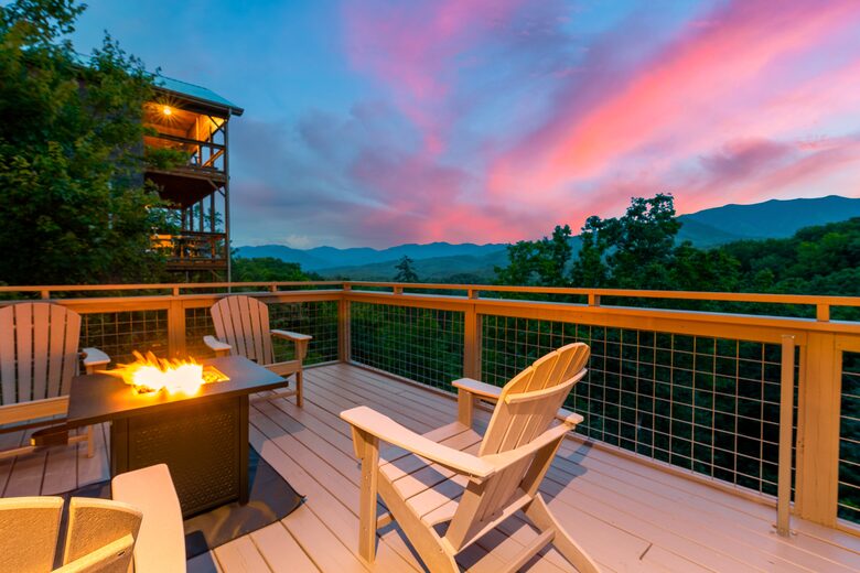 Rhinestone Retreat | A Stylish Mountain Escape Inspired by Dolly - Gatlinburg, Tennessee