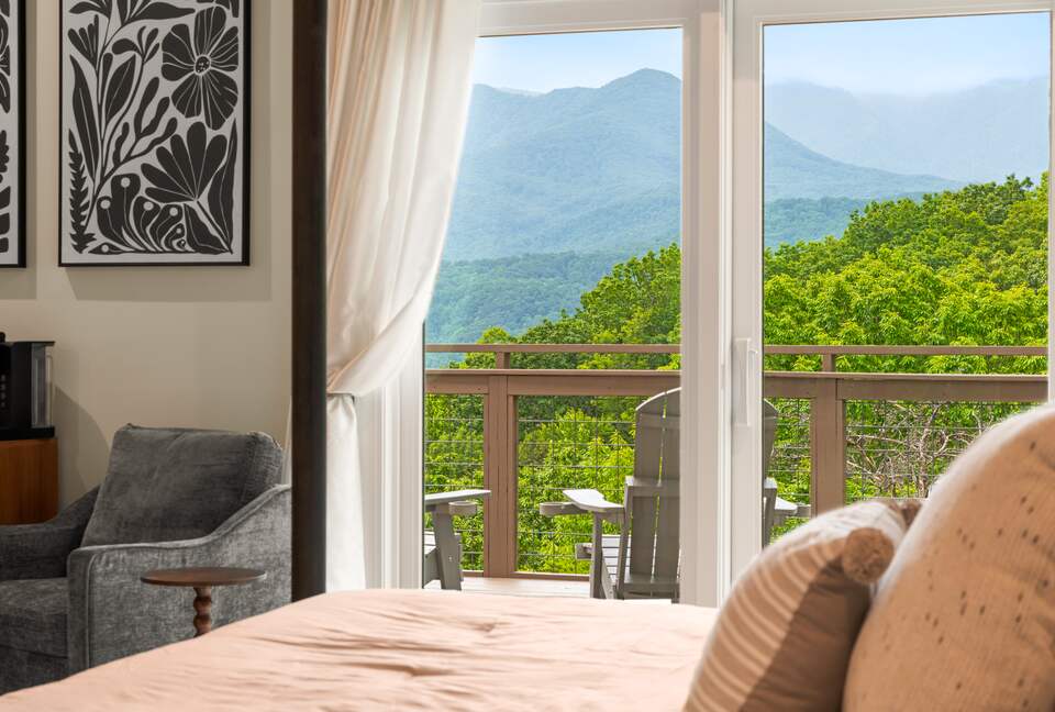 Rhinestone Retreat | A Stylish Mountain Escape Inspired by Dolly - Gatlinburg, Tennessee