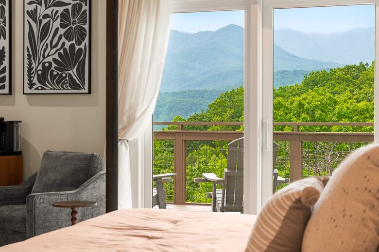 Rhinestone Retreat | A Stylish Mountain Escape Inspired by Dolly - Gatlinburg, Tennessee