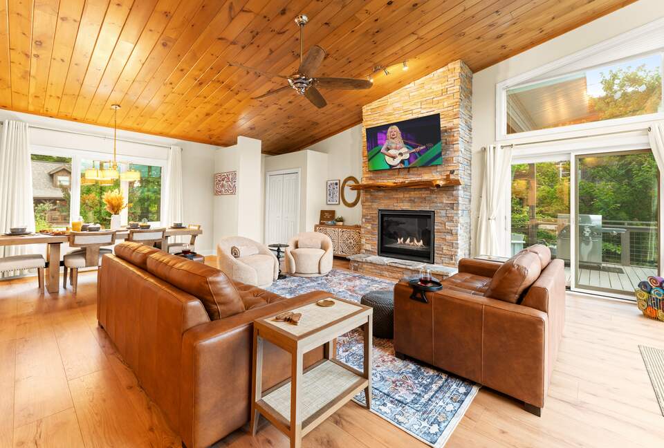 Rhinestone Retreat | A Stylish Mountain Escape Inspired by Dolly - Gatlinburg, Tennessee