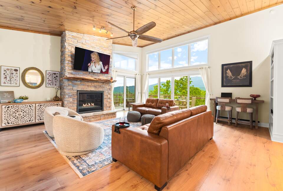 Rhinestone Retreat | A Stylish Mountain Escape Inspired by Dolly - Gatlinburg, Tennessee