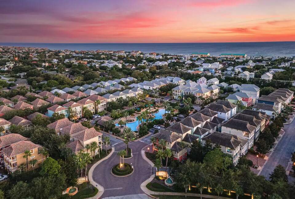 Playful and Cozy Getaway Near the Gulf - Destin, Florida