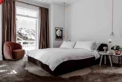 Five-Star Sanctuary Above the Bay - Sydney, Australia