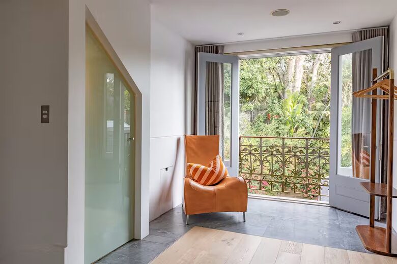 Five-Star Sanctuary Above the Bay - Sydney, Australia