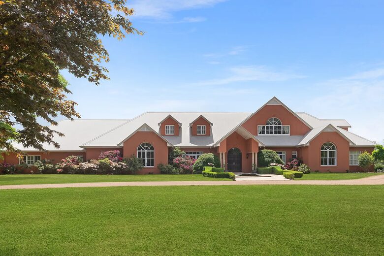 A Grand Retreat on 100 Rolling Acres - Moss Vale, Australia