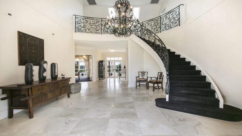 A Grand Retreat on 100 Rolling Acres - Moss Vale, Australia