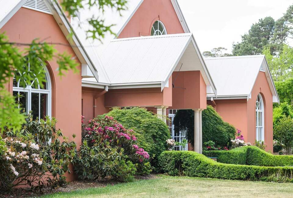 A Grand Retreat on 100 Rolling Acres - Moss Vale, Australia