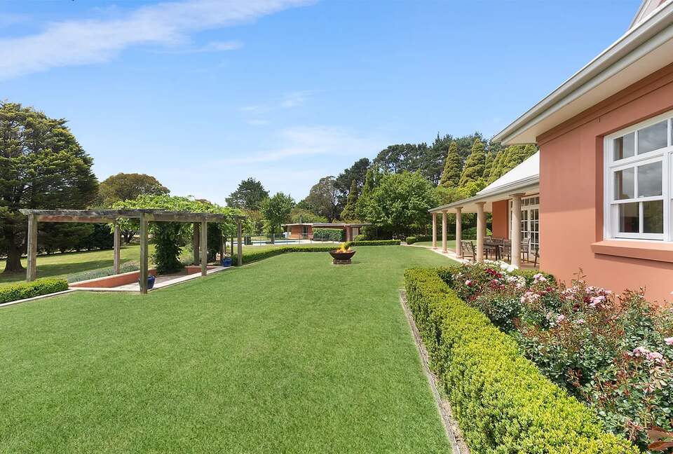 A Grand Retreat on 100 Rolling Acres - Moss Vale, Australia