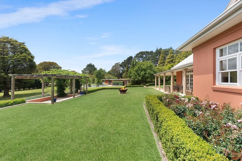 A Grand Retreat on 100 Rolling Acres - Moss Vale, Australia
