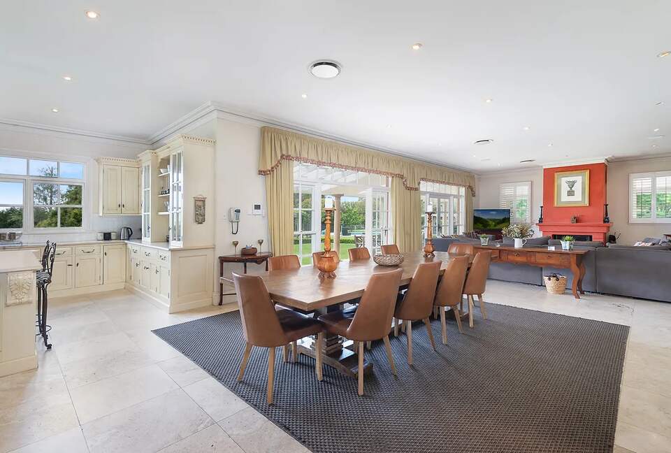 A Grand Retreat on 100 Rolling Acres - Moss Vale, Australia