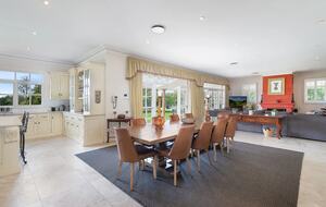 A Grand Retreat on 100 Rolling Acres - Moss Vale, Australia