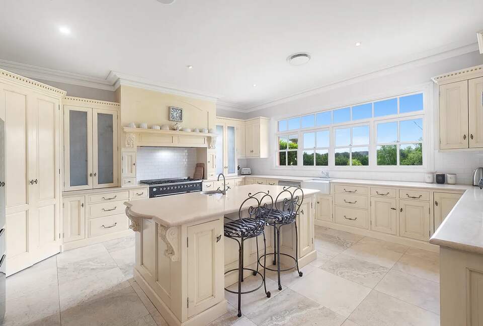 A Grand Retreat on 100 Rolling Acres - Moss Vale, Australia