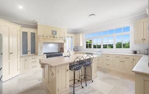 A Grand Retreat on 100 Rolling Acres - Moss Vale, Australia