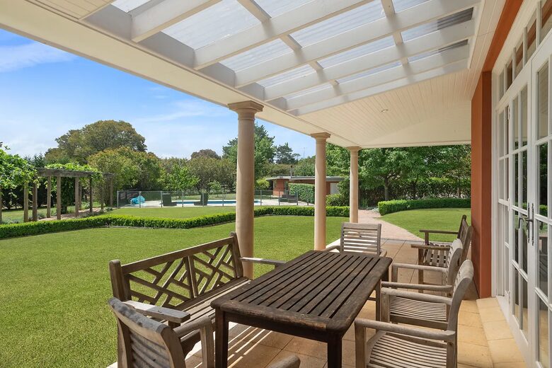 A Grand Retreat on 100 Rolling Acres - Moss Vale, Australia