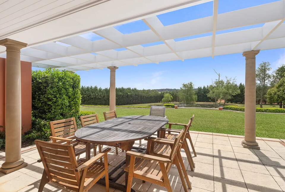 A Grand Retreat on 100 Rolling Acres - Moss Vale, Australia