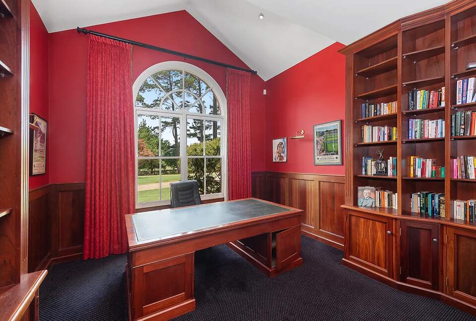 A Grand Retreat on 100 Rolling Acres - Moss Vale, Australia