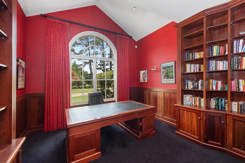 A Grand Retreat on 100 Rolling Acres - Moss Vale, Australia