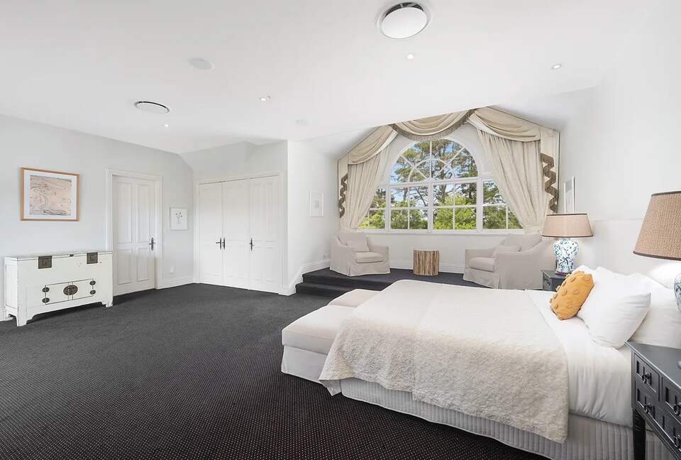 A Grand Retreat on 100 Rolling Acres - Moss Vale, Australia