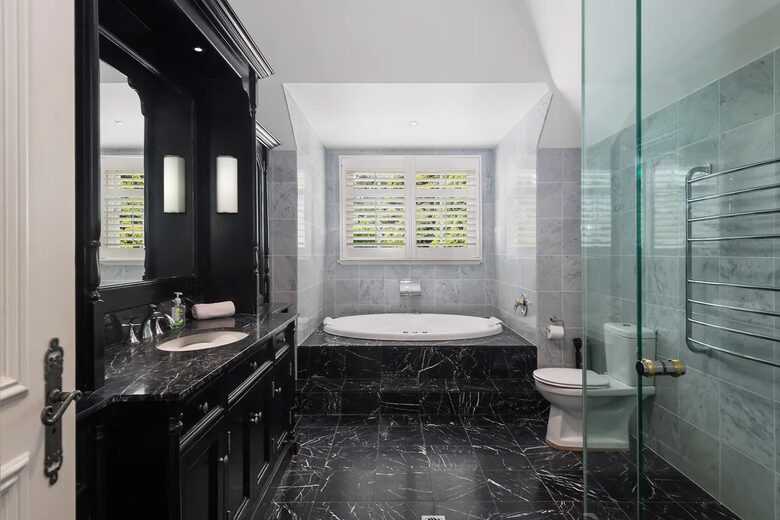 A Grand Retreat on 100 Rolling Acres - Moss Vale, Australia