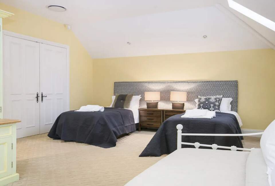 A Grand Retreat on 100 Rolling Acres - Moss Vale, Australia