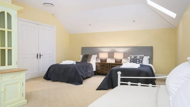 A Grand Retreat on 100 Rolling Acres - Moss Vale, Australia