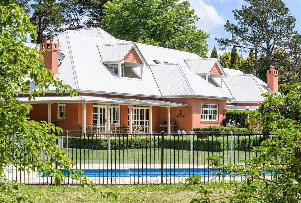 A Grand Retreat on 100 Rolling Acres - Moss Vale, Australia