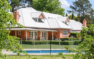 A Grand Retreat on 100 Rolling Acres - Moss Vale, Australia