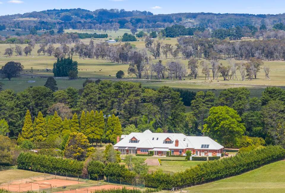 A Grand Retreat on 100 Rolling Acres - Moss Vale, Australia