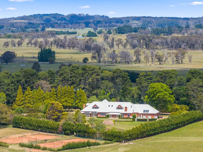 A Grand Retreat on 100 Rolling Acres - Moss Vale, Australia