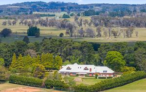 A Grand Retreat on 100 Rolling Acres - Moss Vale, Australia