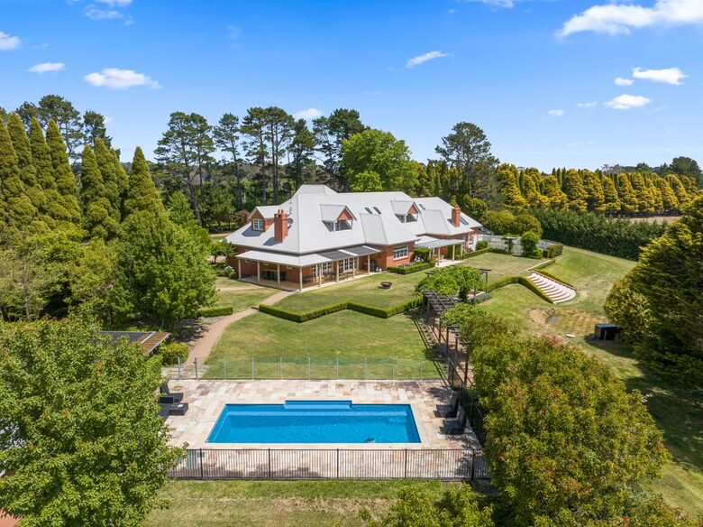 A Grand Retreat on 100 Rolling Acres - Moss Vale, Australia