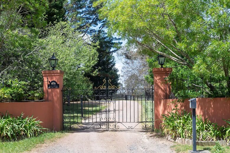 A Grand Retreat on 100 Rolling Acres - Moss Vale, Australia