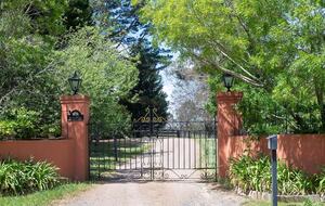 A Grand Retreat on 100 Rolling Acres - Moss Vale, Australia