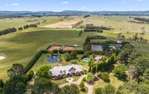 A Grand Retreat on 100 Rolling Acres - Moss Vale, Australia