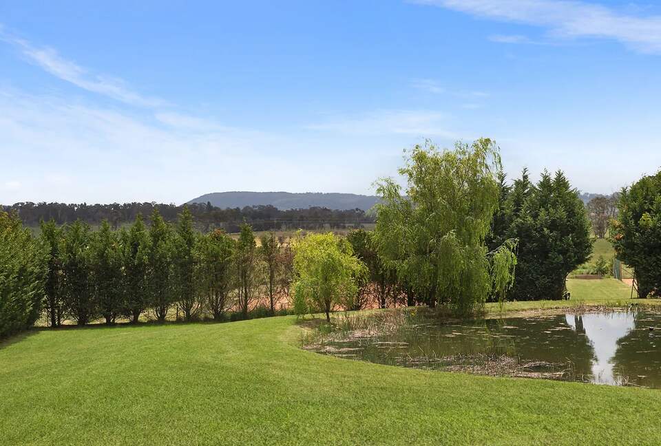 A Grand Retreat on 100 Rolling Acres - Moss Vale, Australia