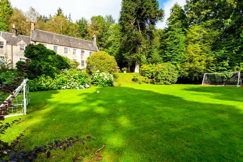 Elegant Countryside Estate with Rare Architectural Heritage - Dunoon, United Kingdom