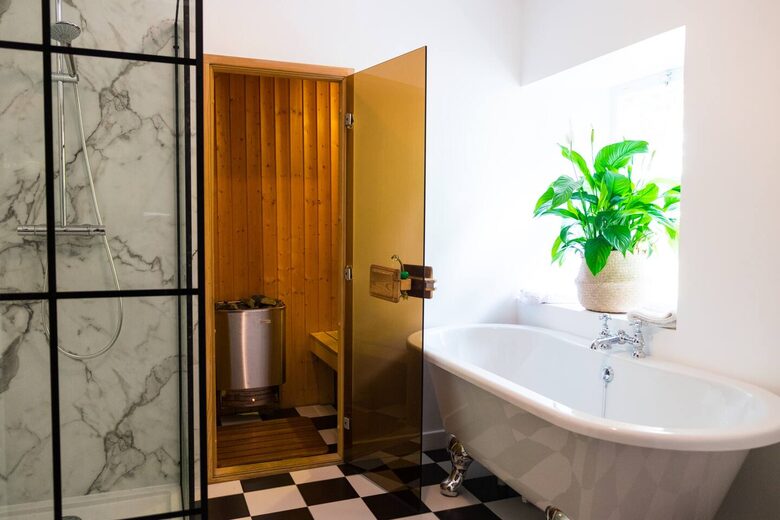 Elegant Countryside Estate with Rare Architectural Heritage - Dunoon, United Kingdom