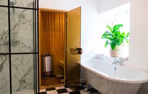 Elegant Countryside Estate with Rare Architectural Heritage - Dunoon, United Kingdom