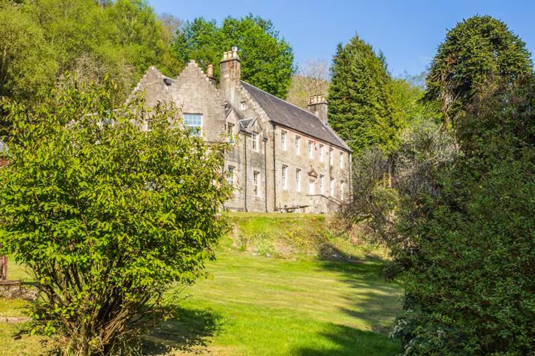 Elegant Countryside Estate with Rare Architectural Heritage - Dunoon, United Kingdom