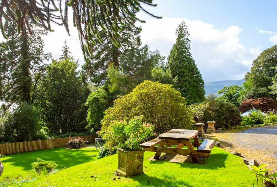 Elegant Countryside Estate with Rare Architectural Heritage - Dunoon, United Kingdom