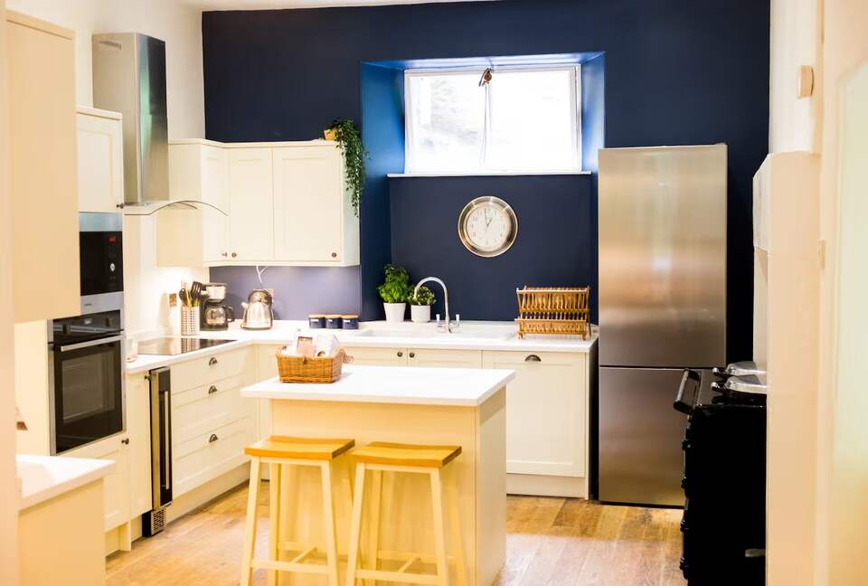 Elegant Countryside Estate with Rare Architectural Heritage - Dunoon, United Kingdom