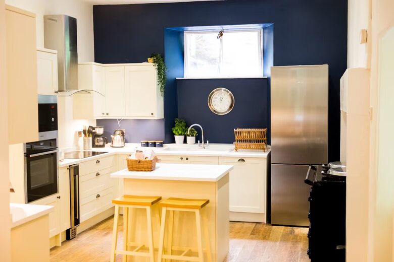 Elegant Countryside Estate with Rare Architectural Heritage - Dunoon, United Kingdom