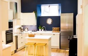 Elegant Countryside Estate with Rare Architectural Heritage - Dunoon, United Kingdom