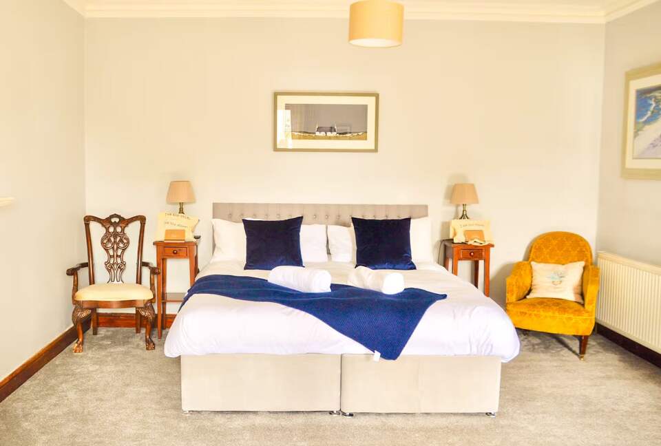 Elegant Countryside Estate with Rare Architectural Heritage - Dunoon, United Kingdom